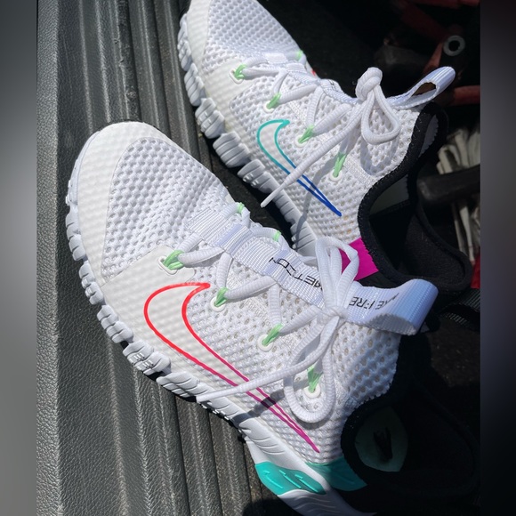 Nike Sneakers - Women’s - Picture 3 of 5